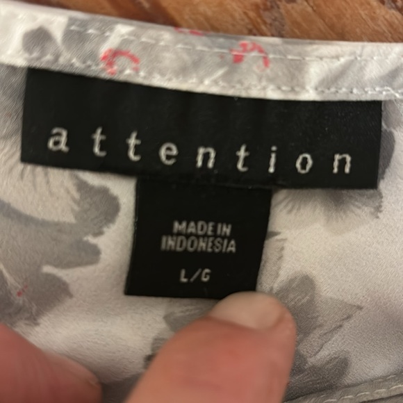 Attention Size Lg floral top - Picture 3 of 5